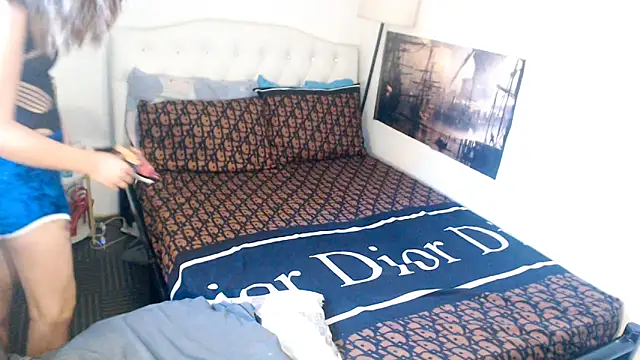 Pokazy przed kamerką – NinaDOM4CUM