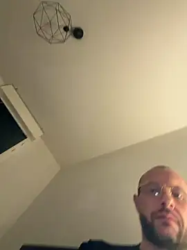 Guitccch's Live Sex Cam Show