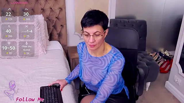 BustyPenellope live XXX chat