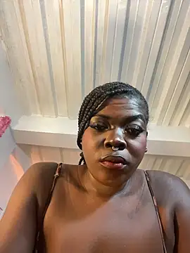 Онлайн чат XXX karinacortes