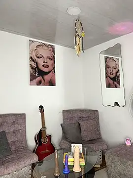 Mydreams69's Live Chat Room