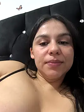 Chat +18 de Daniela-rosee ao vivo