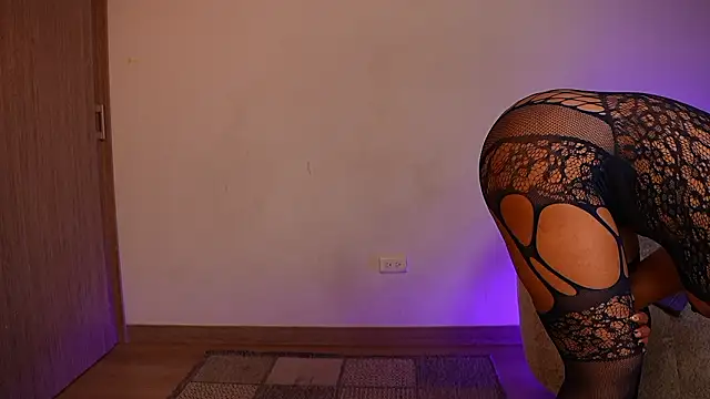 anyiled_hot Adlı Modelin Canlı XXX Sohbeti