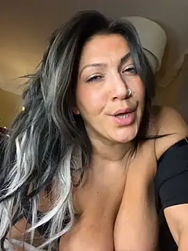 Chatroom XXX en direct de LittleMissEeve