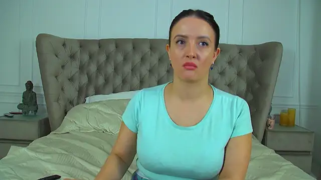 ElinaBellucci Live XXX-chat