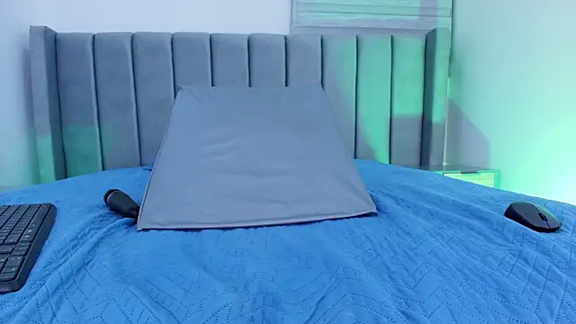 freyhasmith_ élő XXX-chatje