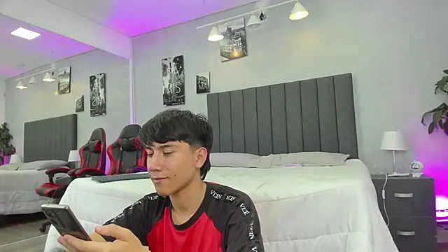 Raphael_Nyon 라이브 XXX 채팅