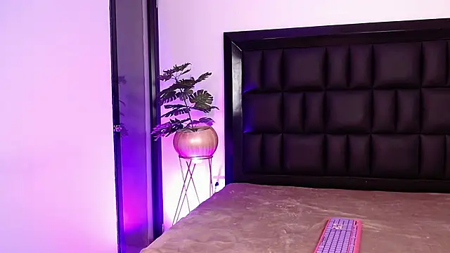 mia_roosee1's Live XXX Chat