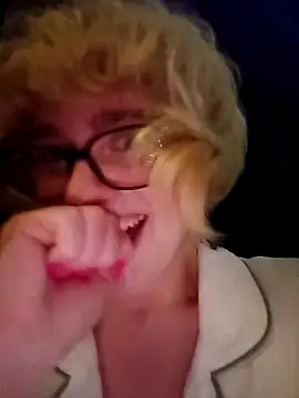 mcjbgfhgjhiiilllufjyf élő XXX-chatje