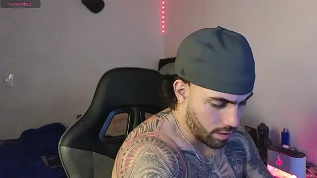 Chat XXX en directo de Ades_Lowe