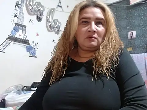 Perla1981-- Live XXX Chat