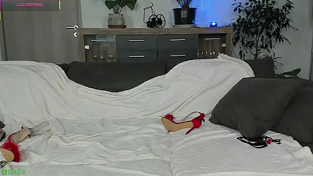 ShantallMilf's Live Sex Cam Show