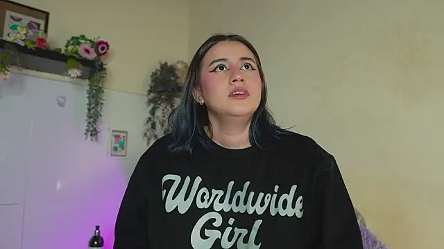 Lana_Herondale Adlı Modelin Canlı XXX Sohbeti