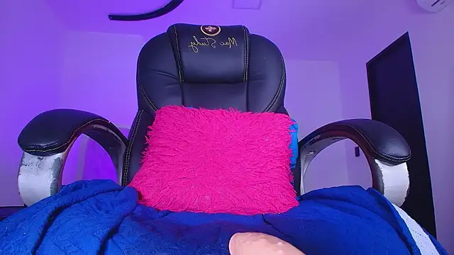 naomi_kyse Chat XXX live