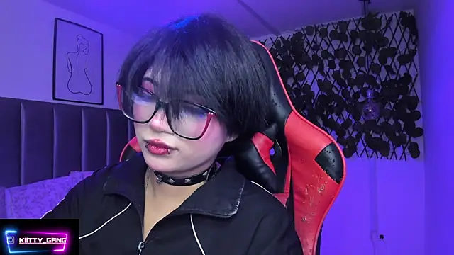 XXX chat uživo modela Kitty_Gang