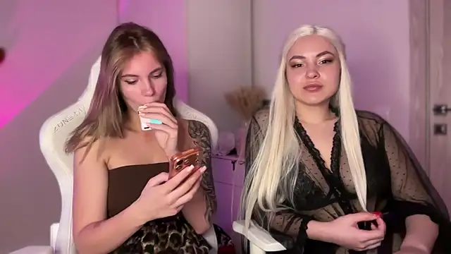 PinkNoir live XXX chat