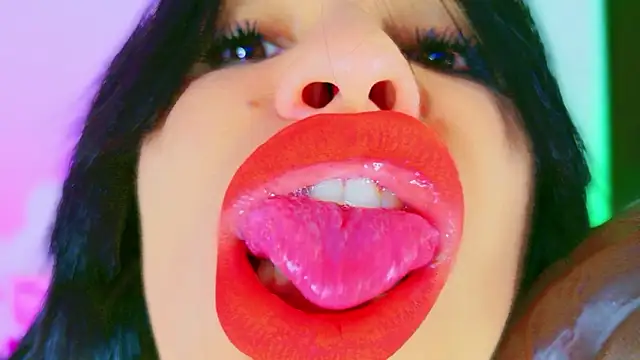 แชท XXX สดของ CharlootteEvans