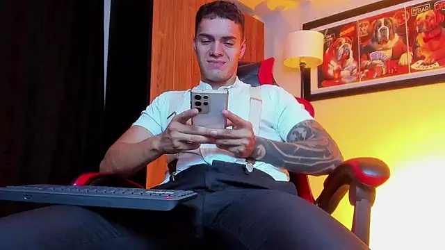 XXX chat uživo modela ALPHA_DOMINUS_