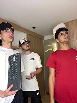 XXX chat uživo modela TheBatMansion