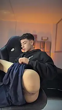 Sebastian_Reed Adlı Modelin Canlı XXX Sohbeti