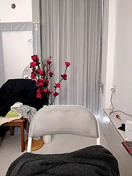 nini10052025 现场XXX聊天