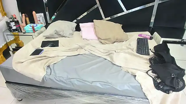 Criistaal_'s Live XXX Chat