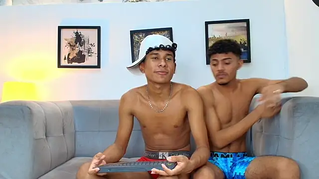 Chat XXX en directo de COUPLES_BOYS