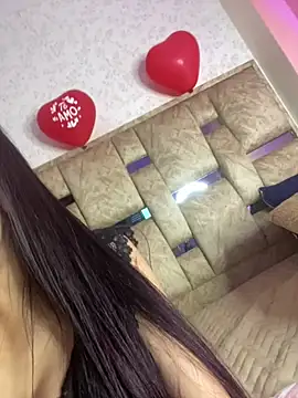 Show modela Lauraaa_pink18 na web-kameri