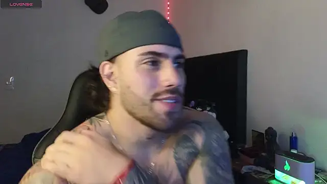 Ades_Lowe: απευθείας συνομιλία ΧΧΧ