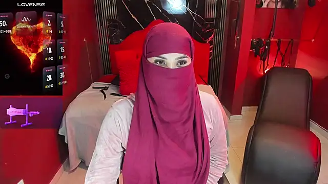 Nayla-Mouna's Live Chat Room