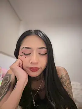 JIORYOvO Show in webcam