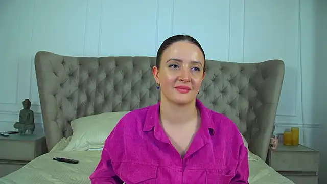 ElinaBellucci's Live XXX Chat