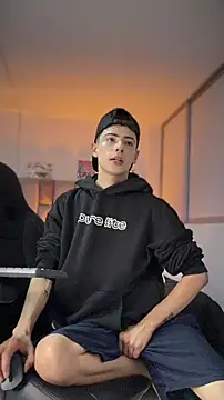 Sebastian_Reed: διαδικτυακό σόου στην κάμερα