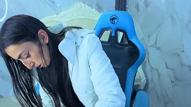 Maily_a_ Adlı Modelin Canlı XXX Sohbeti