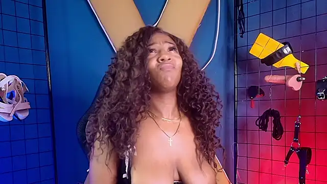 Živý XXX chat MrEbonybdsm