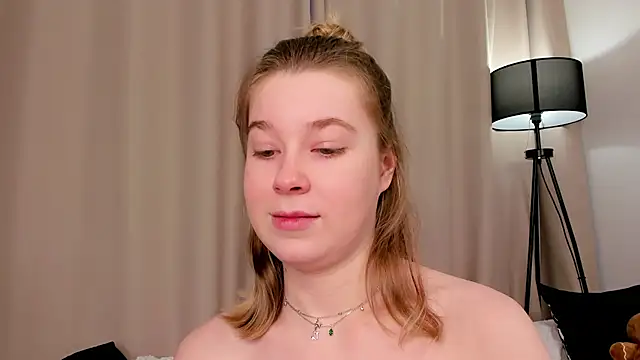 MaraaSwan's Webcam Show