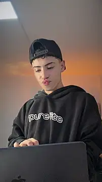 Sebastian_Reed's Webcam Show