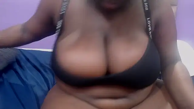 Chat XXX ao vivo de DARKGIANTMELANIN