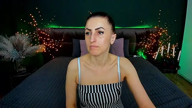 Rebecca_Diamond: онлайн-секс-чат