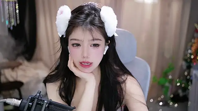 Cecily Adlı Modelin Canlı XXX Sohbeti