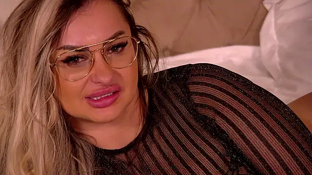 Chat +18 de Denisse_Perry ao vivo