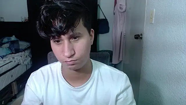 Im_Milan_Rs' Live XXX Chat