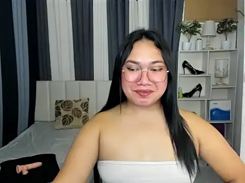 TsUncutKaren Live XXX-Chat