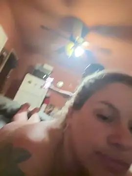 toomuchofafreak élő XXX-chatje