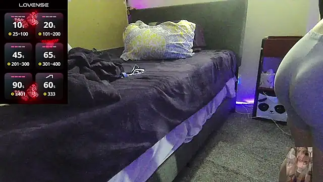 Blondiewithanass live XXX chat