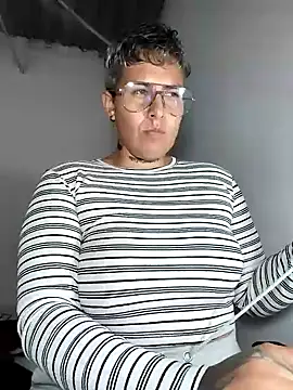 Chat XXX en directo de Yessi_rousse