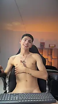 Sebastian_Reed Adlı Modelin Canlı XXX Sohbeti