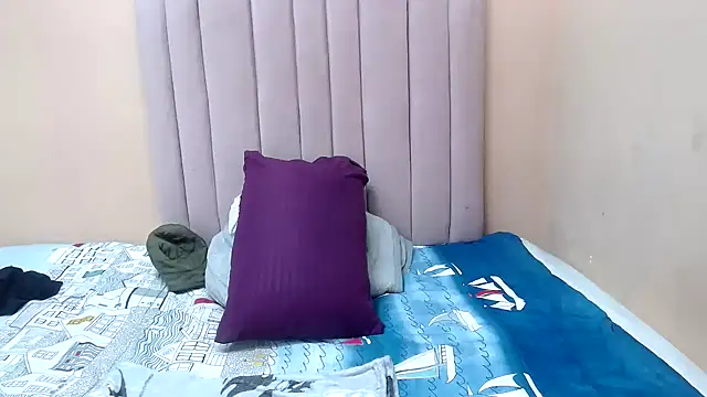 ThickDiva99 Adlı Modelin Canlı XXX Sohbeti