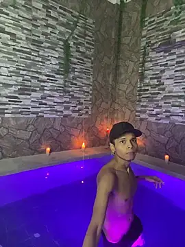 Alejandroo_Montenegro: απευθείας συνομιλία ΧΧΧ