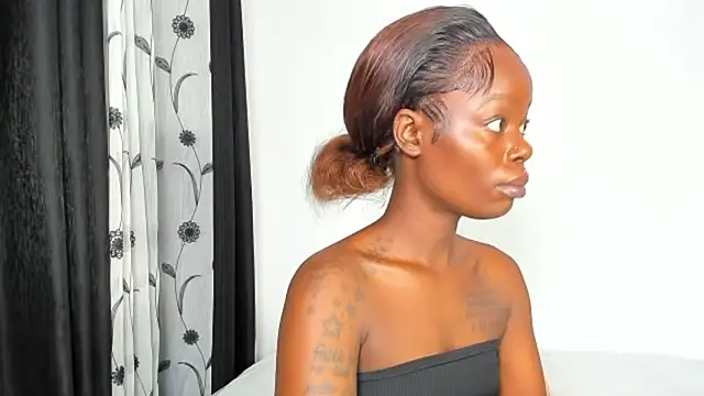 Chat XXX en directo de CREAMY_BUBBLEGUM